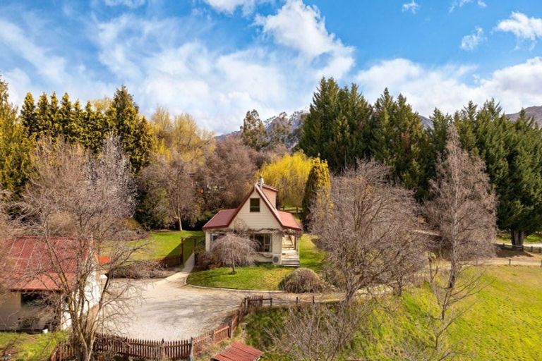 Photo of property in 35 Mountain View Road, Dalefield, Queenstown, 9371