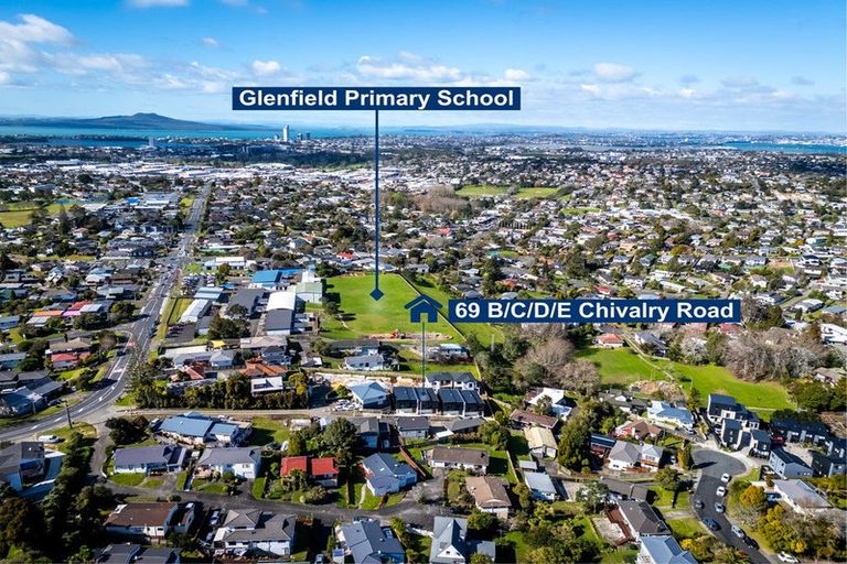Photo of property in 69d Chivalry Road, Glenfield, Auckland, 0629