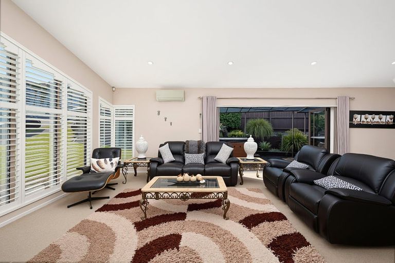 Photo of property in 77 San Marino Drive West, Henderson, Auckland, 0612