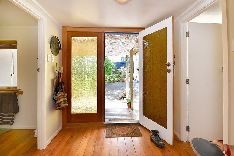 Photo of property in 28 Puriri Street, Helensville, 0800