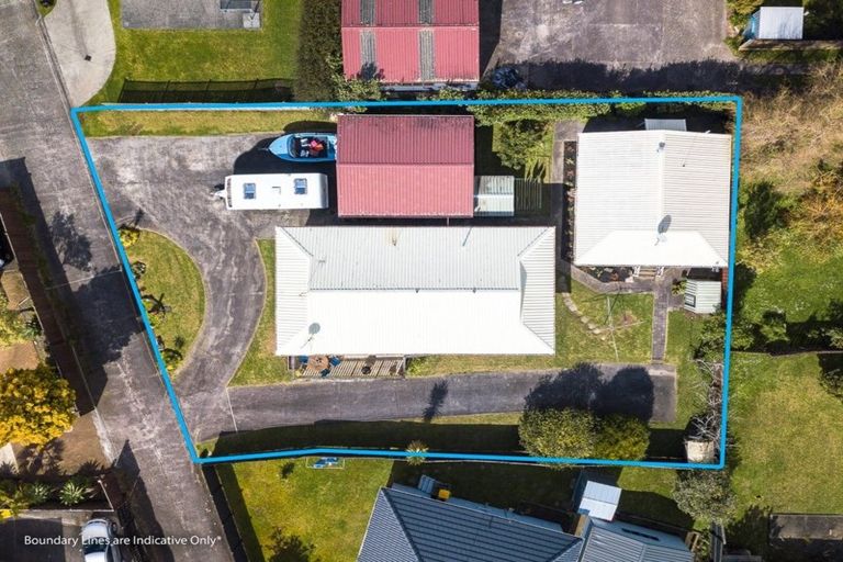 Photo of property in 5 Rapaki Place, Te Atatu Peninsula, Auckland, 0610