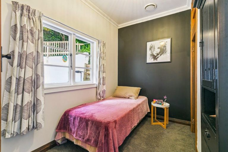 Photo of property in 79 Garden Road, Northland, Wellington, 6012