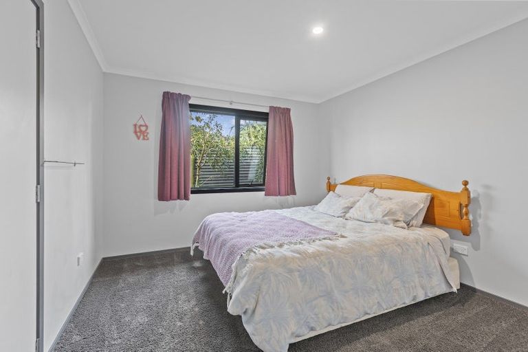Photo of property in 15a Carthew Street, Okato, 4335