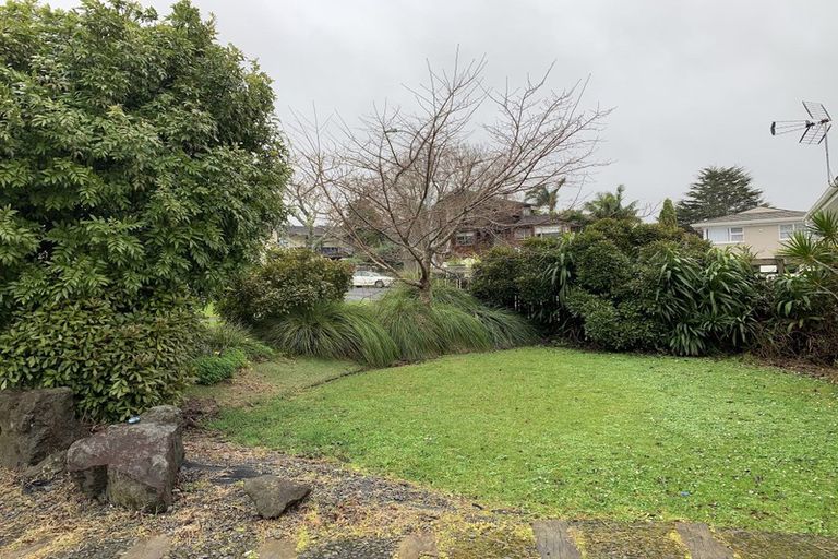 Photo of property in 1/11 Ballater Place, Highland Park, Auckland, 2010