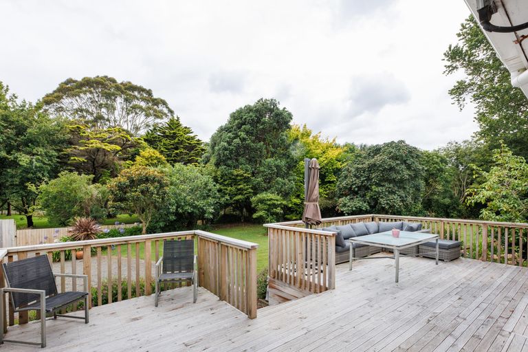 Photo of property in 158 Turitea Road, Fitzherbert, Palmerston North, 4472