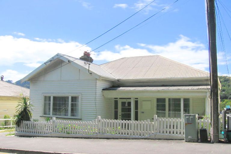 Photo of property in 135 Tasman Street, Mount Cook, Wellington, 6021