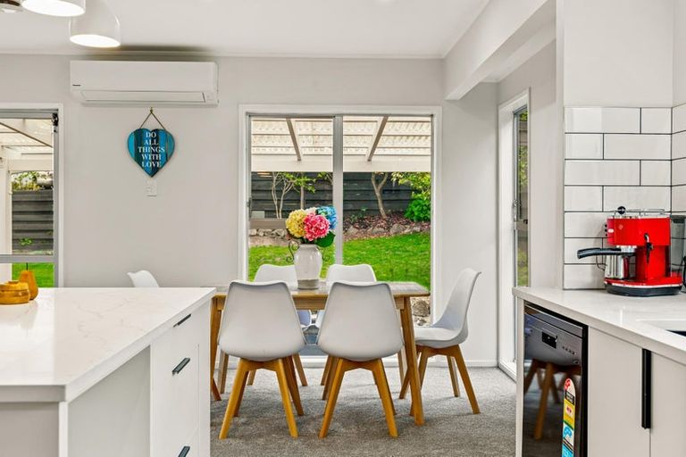 Photo of property in 17 Malmo Place, Massey, Auckland, 0614