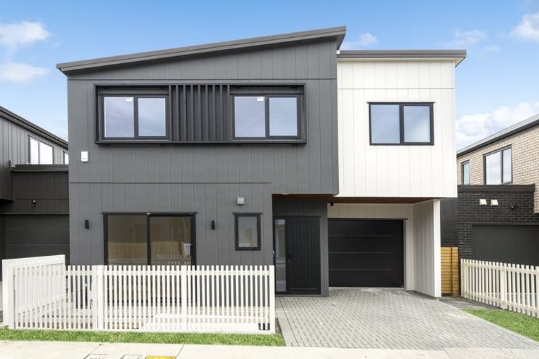 Photo of property in 39 Taipahitini Road, Rosehill, 2113