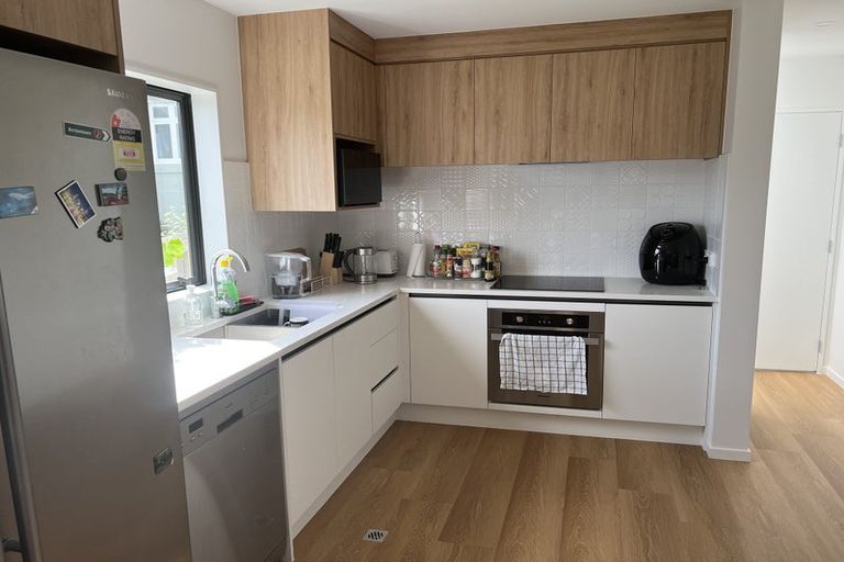 Photo of property in 17b Craigbank Avenue, New Lynn, Auckland, 0600