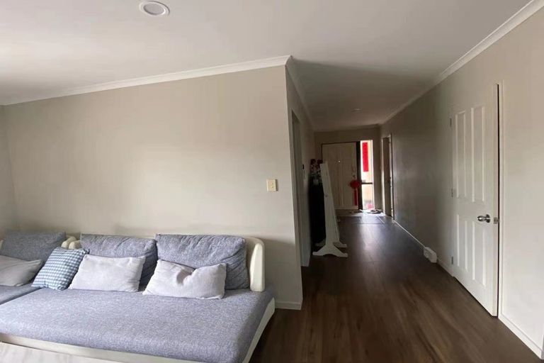 Photo of property in 5a Orchid Place, Te Atatu South, Auckland, 0610