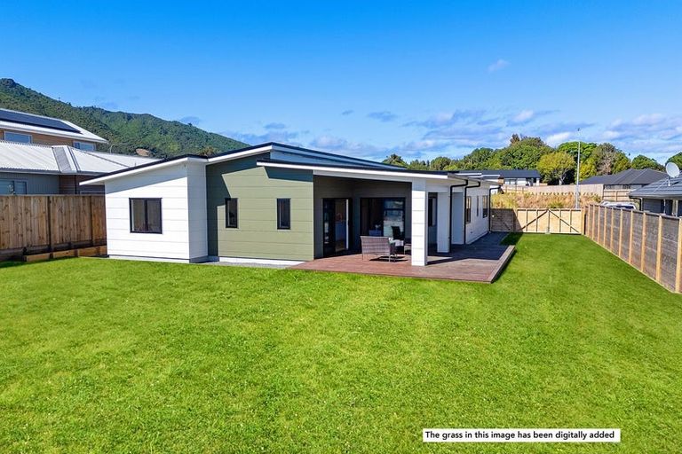 Photo of property in 166 Karuhiruhi Street, Waikanae, 5036