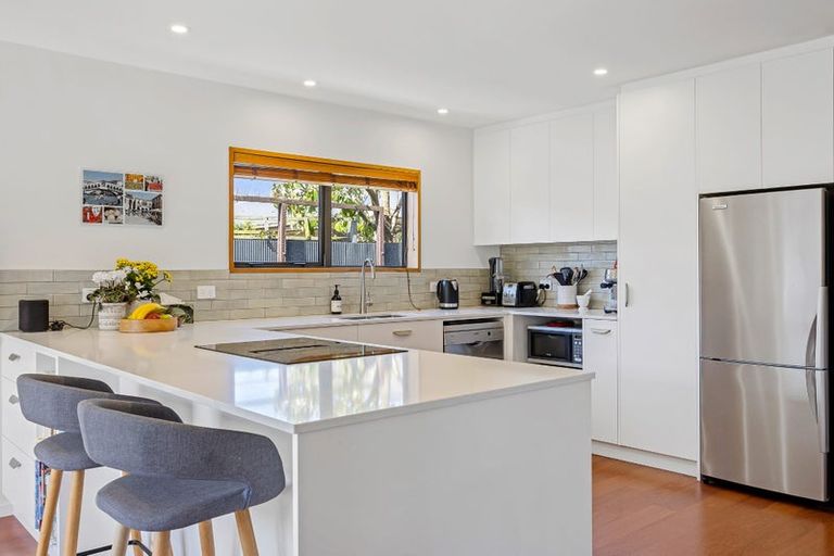 Photo of property in 84 Palatine Terrace, Saint Martins, Christchurch, 8022