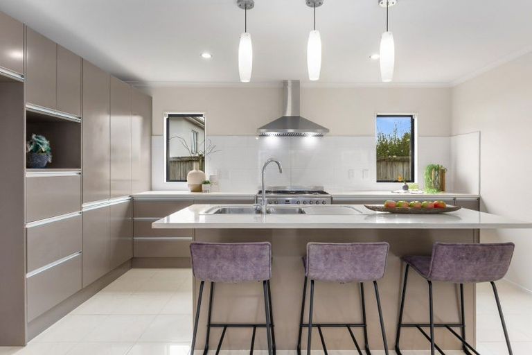 Photo of property in 8 Mulu Place, Fairview Heights, Auckland, 0632