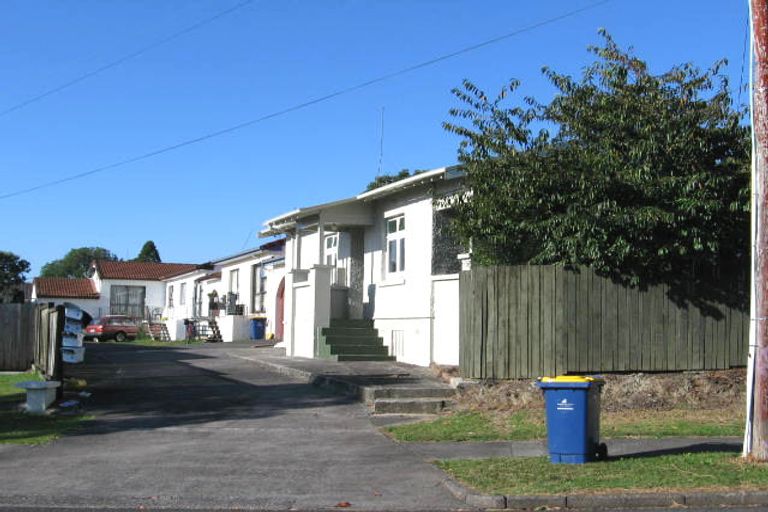 Photo of property in 1/6 Craigbank Avenue, New Lynn, Auckland, 0600