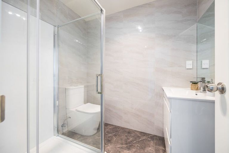 Photo of property in 8 Blanes Road, Weymouth, Auckland, 2103