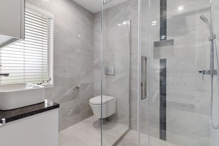 Photo of property in 11 Tyrico Close, Unsworth Heights, Auckland, 0632