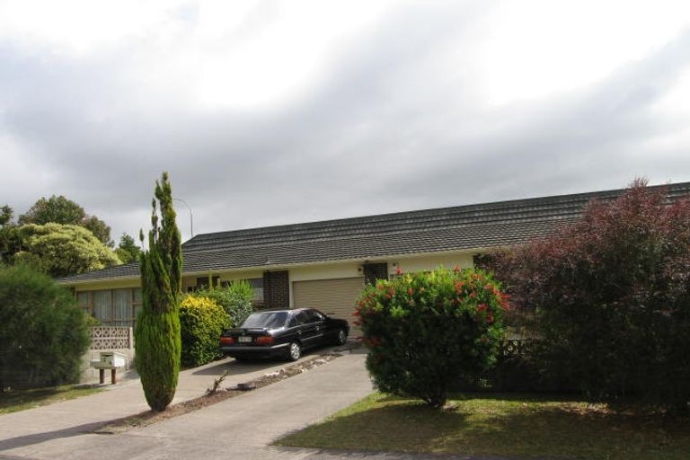 Photo of property in 2/2 Blythe Place, Glendene, Auckland, 0602