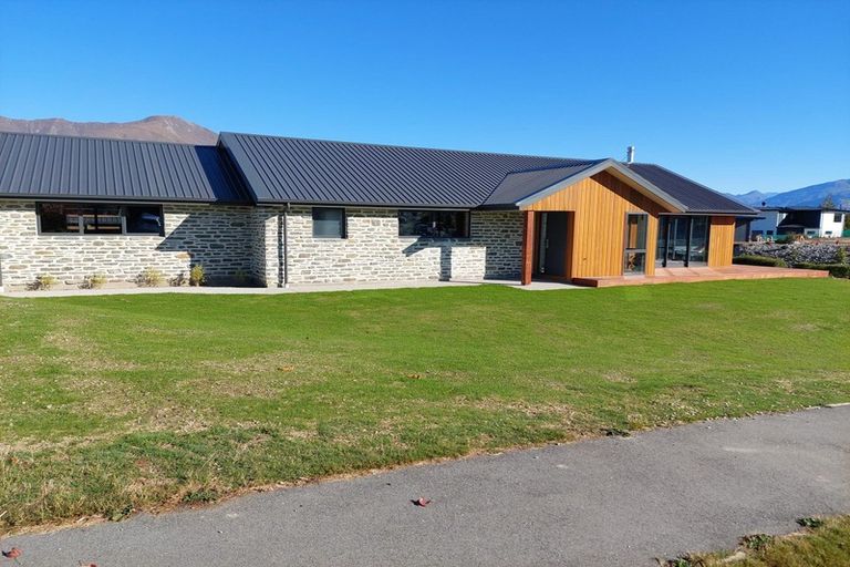 Photo of property in 23 Kereru Crescent, Wanaka, 9305