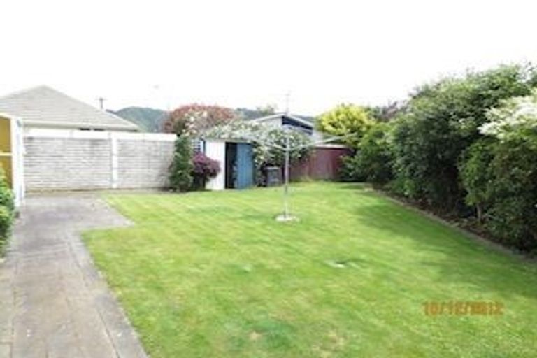 Photo of property in 1f1-a Sequoia Place, Maoribank, Upper Hutt, 5018