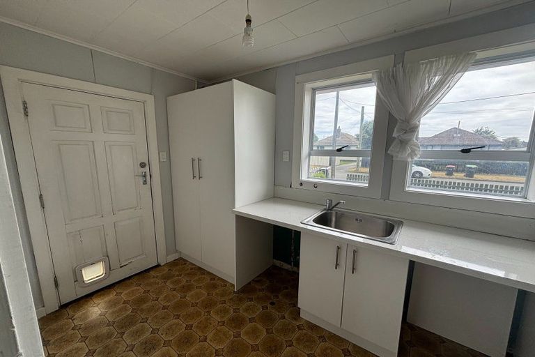 Photo of property in 6 Avro Crescent, Hornby, Christchurch, 8042