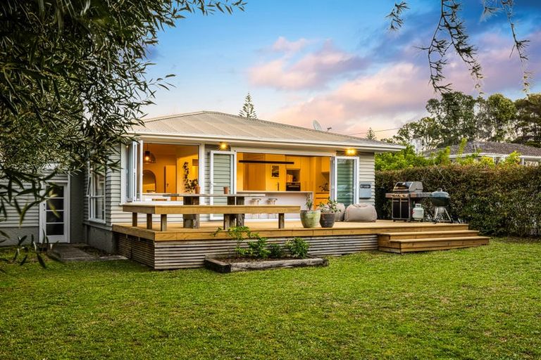 Photo of property in 4 Divich Avenue, Te Atatu South, Auckland, 0610