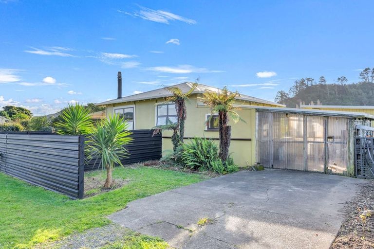 Photo of property in 5 Banks Street, Tolaga Bay, 4077
