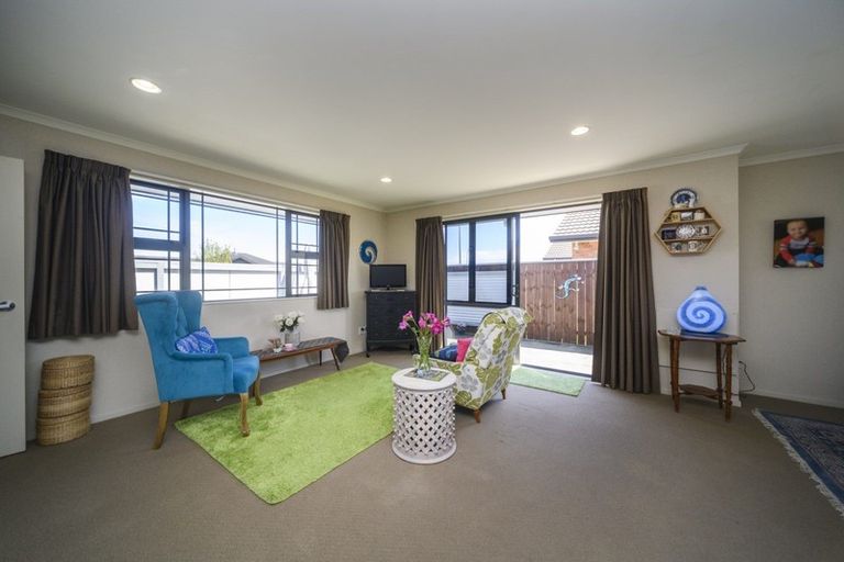 Photo of property in 76 Geneva Terrace, Kelvin Grove, Palmerston North, 4414