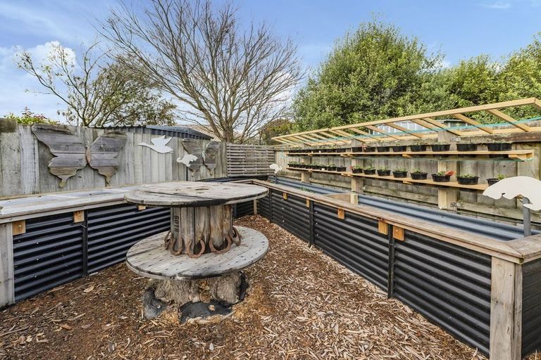 Photo of property in 6 Oldham Place, Darfield, 7510