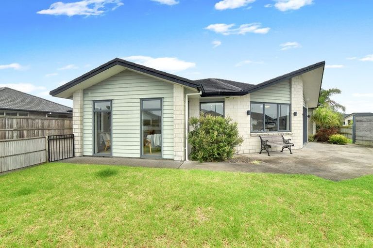 Photo of property in 9 Hiria Crescent, Papamoa Beach, Papamoa, 3118