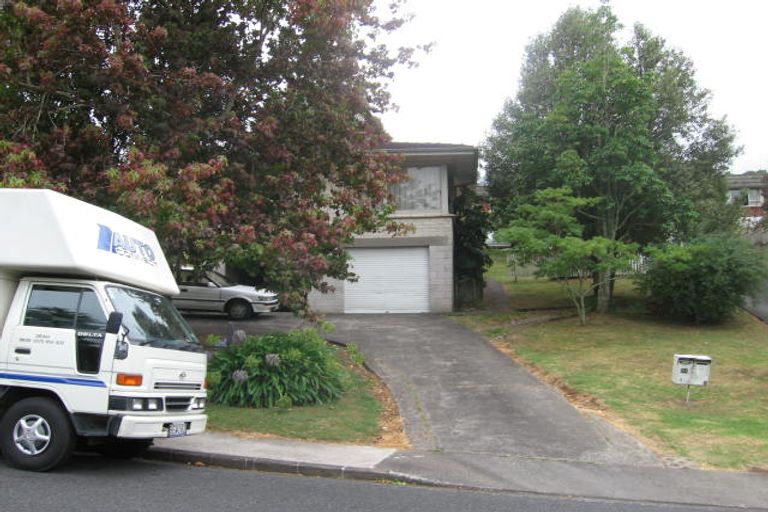 Photo of property in 2/24 Sovereign Place, Glenfield, Auckland, 0629