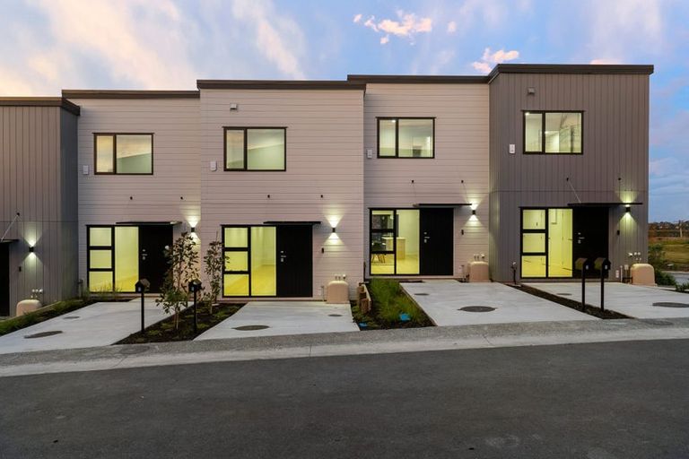 Photo of property in 15 Awhi Lane, Massey, 0614