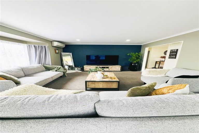 Photo of property in 2/17 Queen Street, Papakura, 2110
