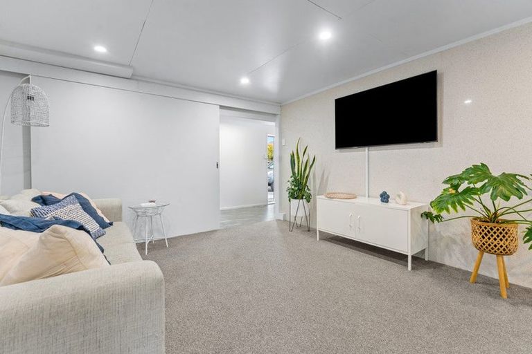 Photo of property in 2/85 Sylvan Avenue, Northcote, Auckland, 0627