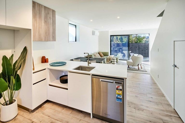 Photo of property in 4 Ara Toutouwai, Karori, Wellington, 6012