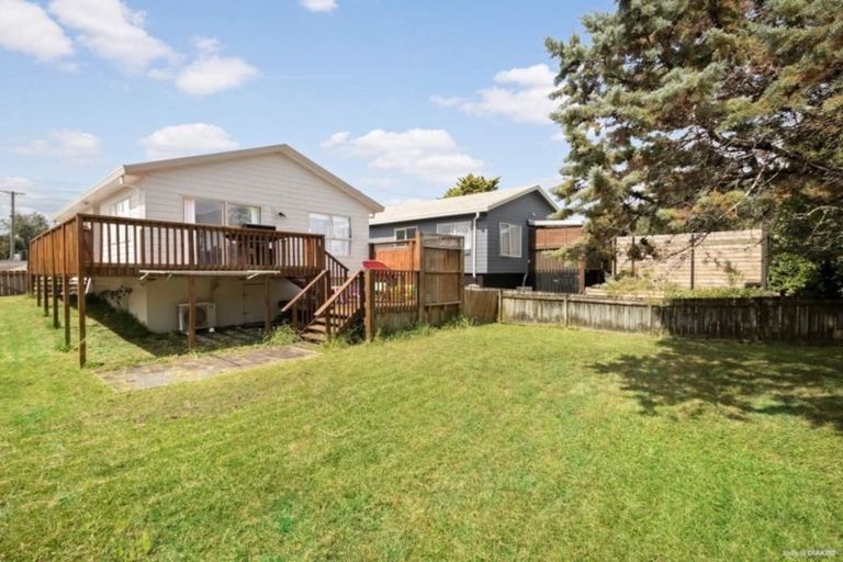 Photo of property in 118b Colwill Road, Massey, Auckland, 0614