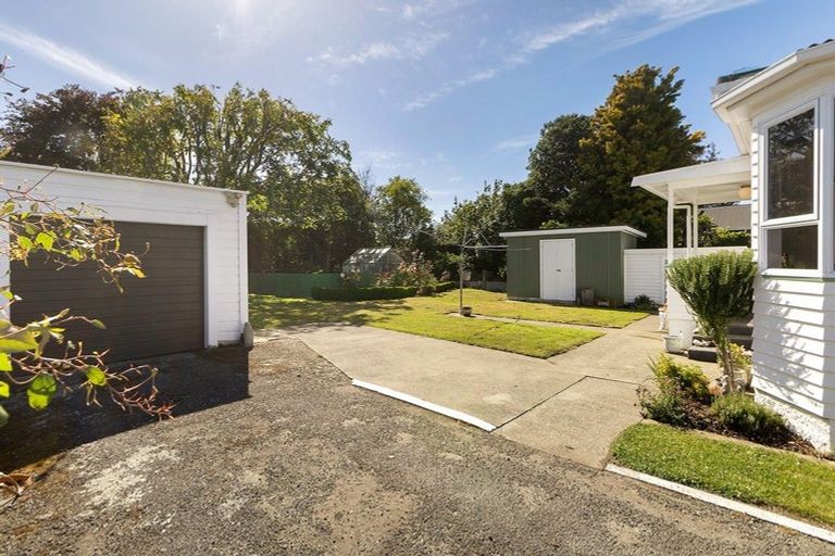 Photo of property in 19 Oxford Street, Martinborough, 5711