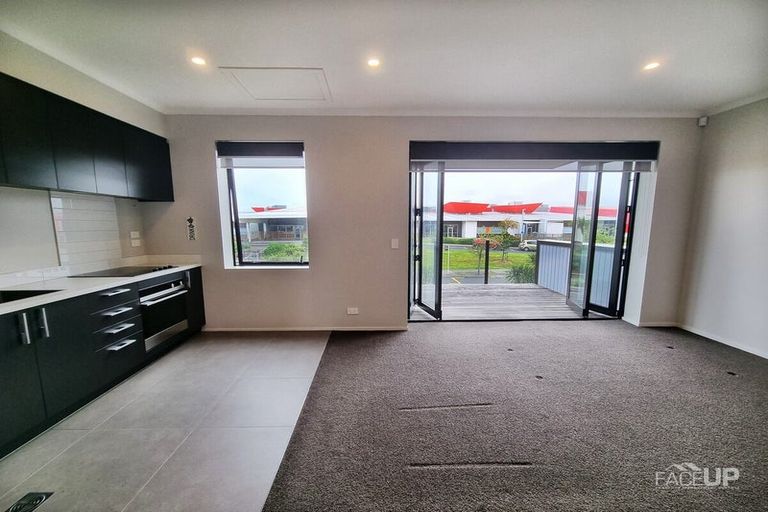 Photo of property in 4/17 Uku Lane, Hobsonville, Auckland, 0616