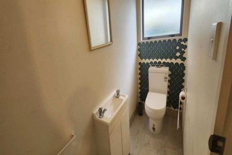 Photo of property in 26c Sunnyfield Crescent, Glenfield, Auckland, 0629