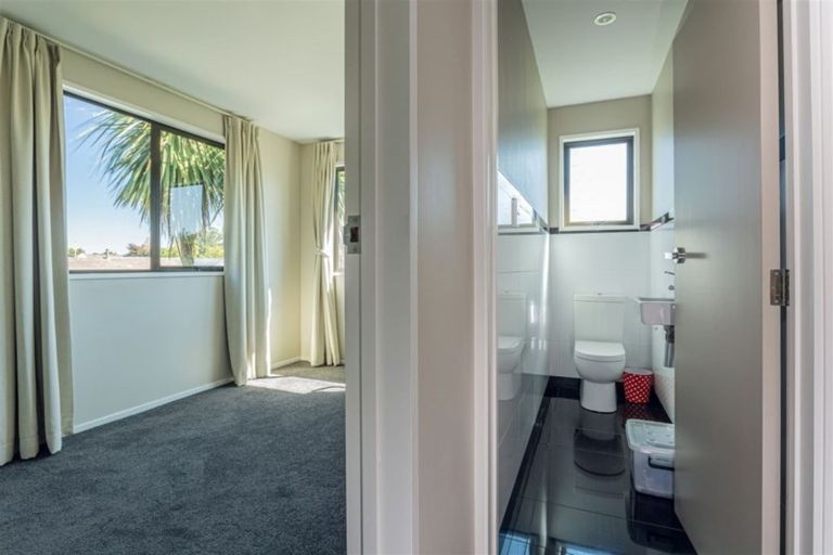 Photo of property in 10 Harkness Place, Avonhead, Christchurch, 8042