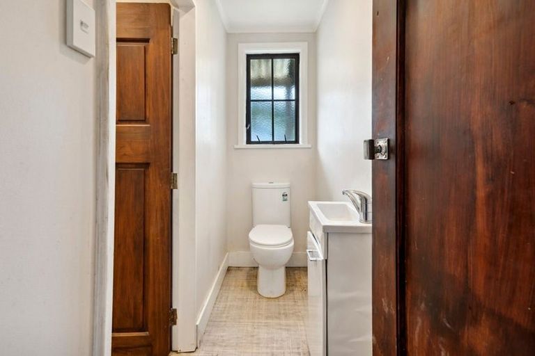 Photo of property in 414 Stokes Valley Road, Stokes Valley, Lower Hutt, 5019