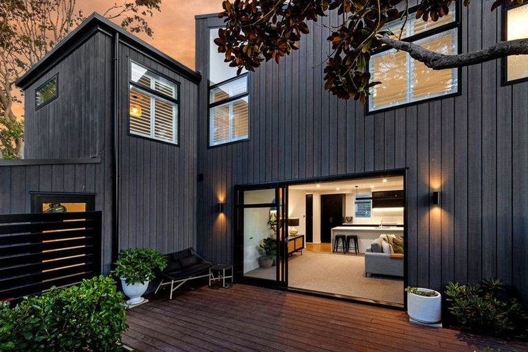 Photo of property in 91 Innes Road, St Albans, Christchurch, 8052