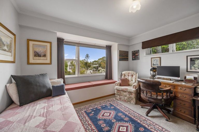 Photo of property in 15a Enfield Road, Hospital Hill, Napier, 4110