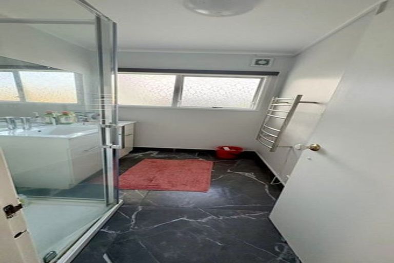 Photo of property in 18 Wilkinson Way, Browns Bay, Auckland, 0630