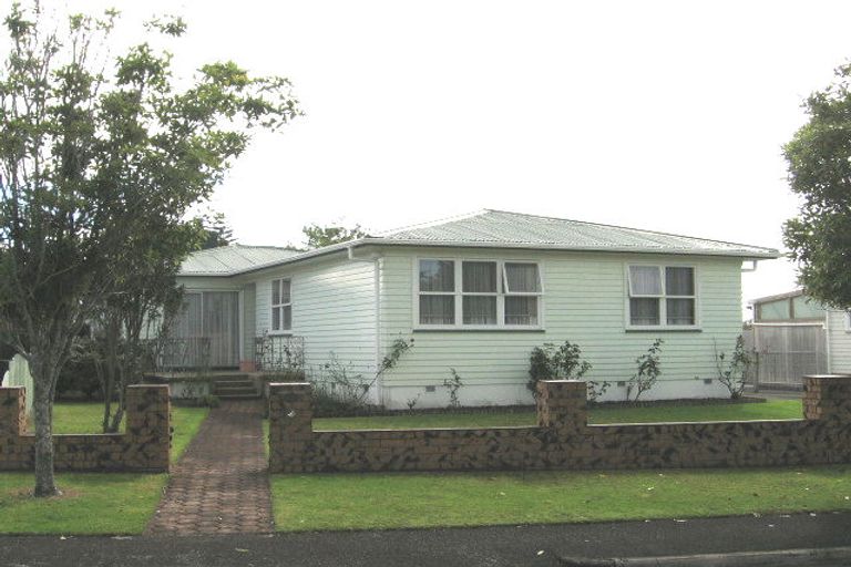 Photo of property in 5 Brennan Avenue, Te Atatu Peninsula, Auckland, 0610
