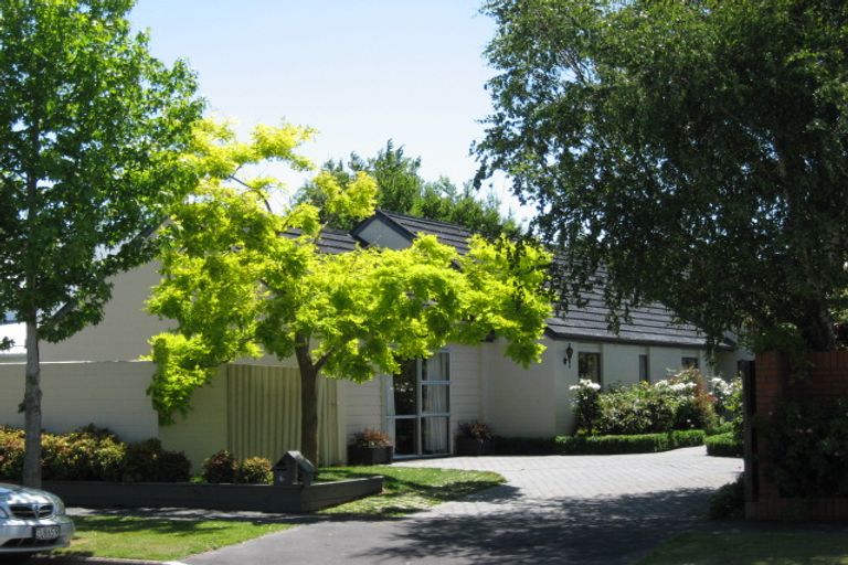 Photo of property in 6 Dunrobin Place, Avonhead, Christchurch, 8042