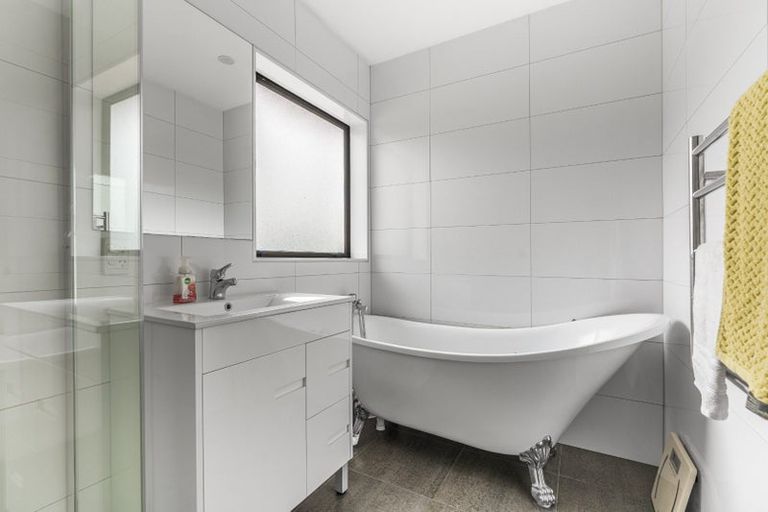 Photo of property in 2/6 Arthur Road, Hillpark, Auckland, 2102