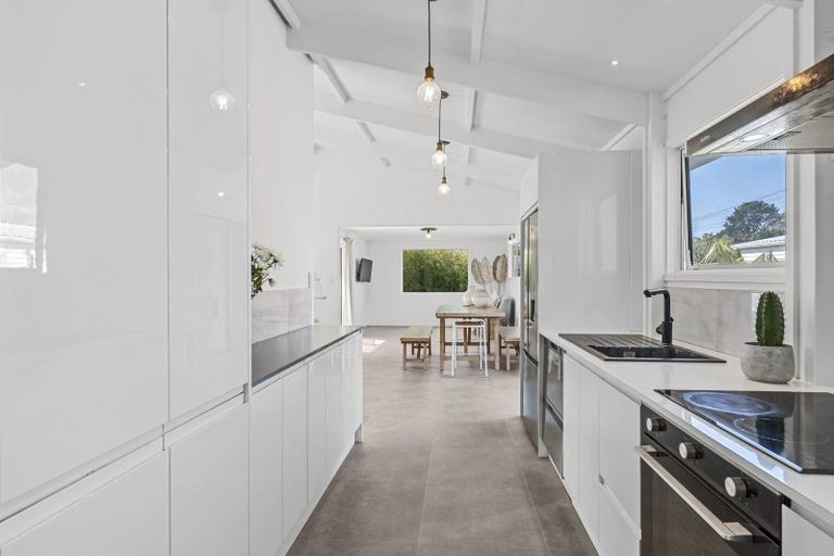 Photo of property in 46 Donnelly Street, Oakura, 4314