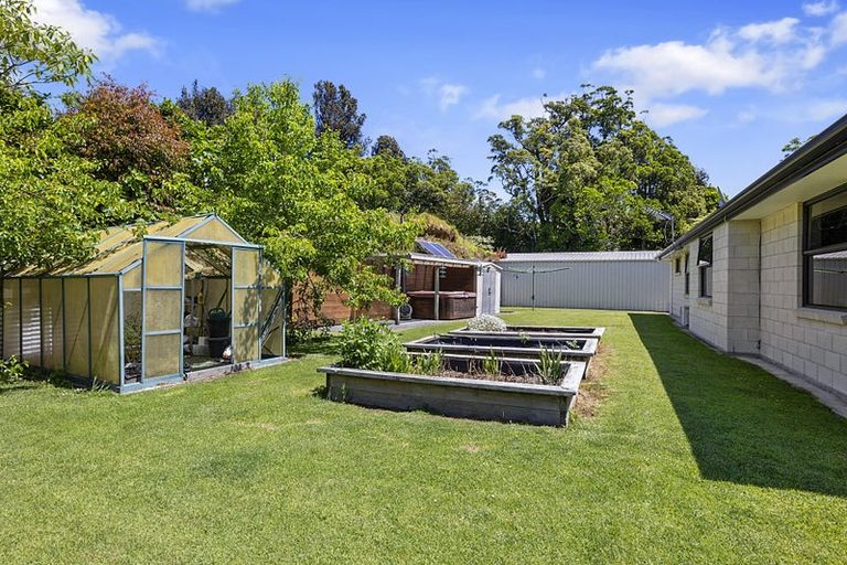 Photo of property in 4 Dunbar Place, Highlands Park, New Plymouth, 4312