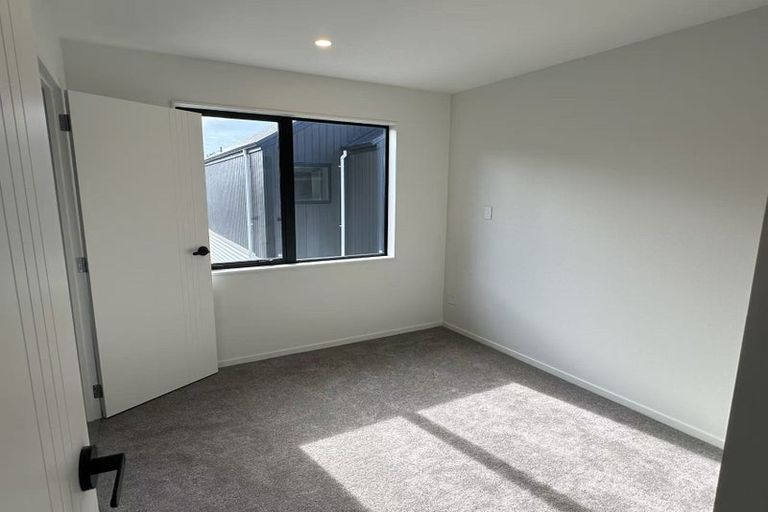 Photo of property in 6d Glennandrew Drive, Half Moon Bay, Auckland, 2012