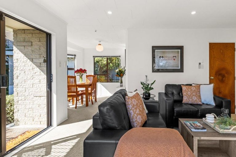 Photo of property in 2/46 Campbell Street, Havelock North, 4130